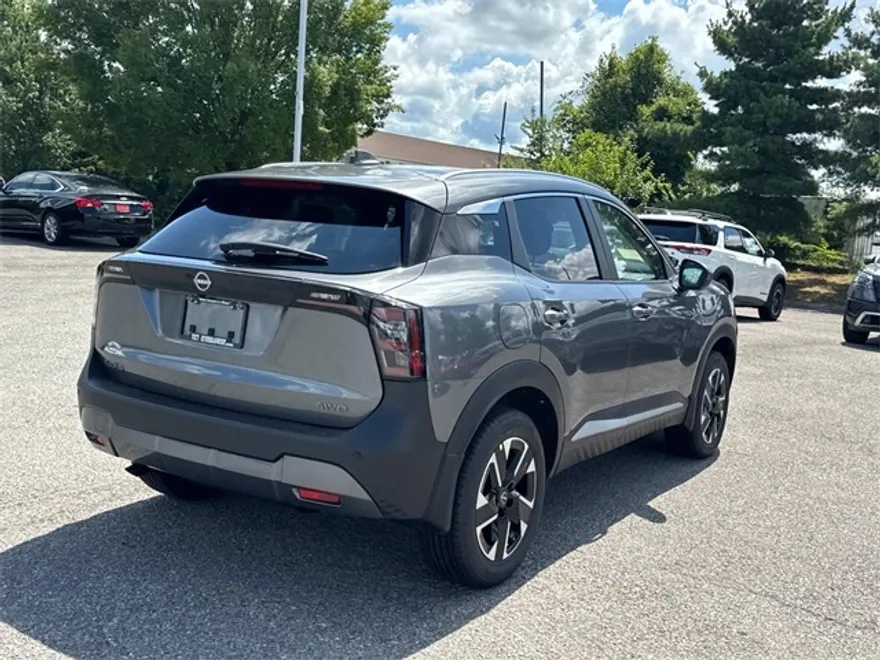 2025 Nissan Kicks SV photo 1