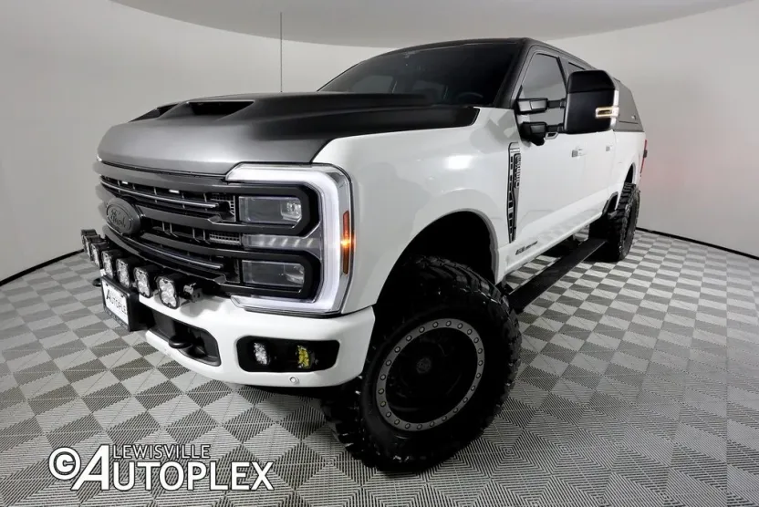 2025 Ford F-250 Platinum photo 1