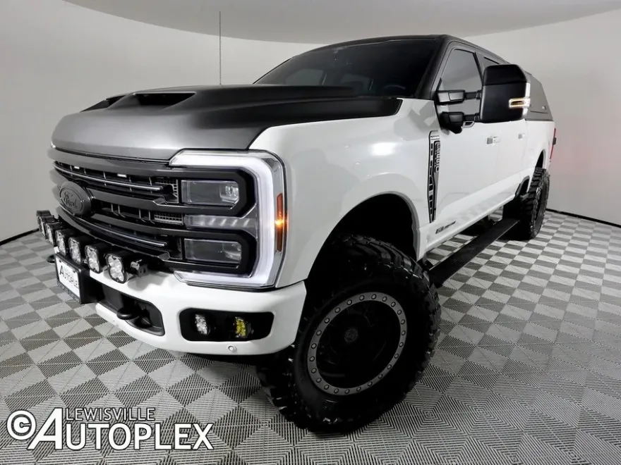 2025 Ford F-250 Platinum photo 1