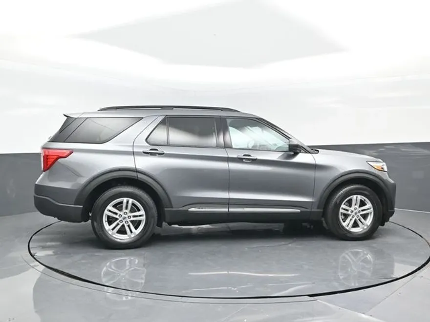 2022 Ford Explorer XLT photo 1