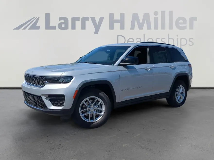 2025 Jeep Grand Cherokee Laredo X Sport photo 1