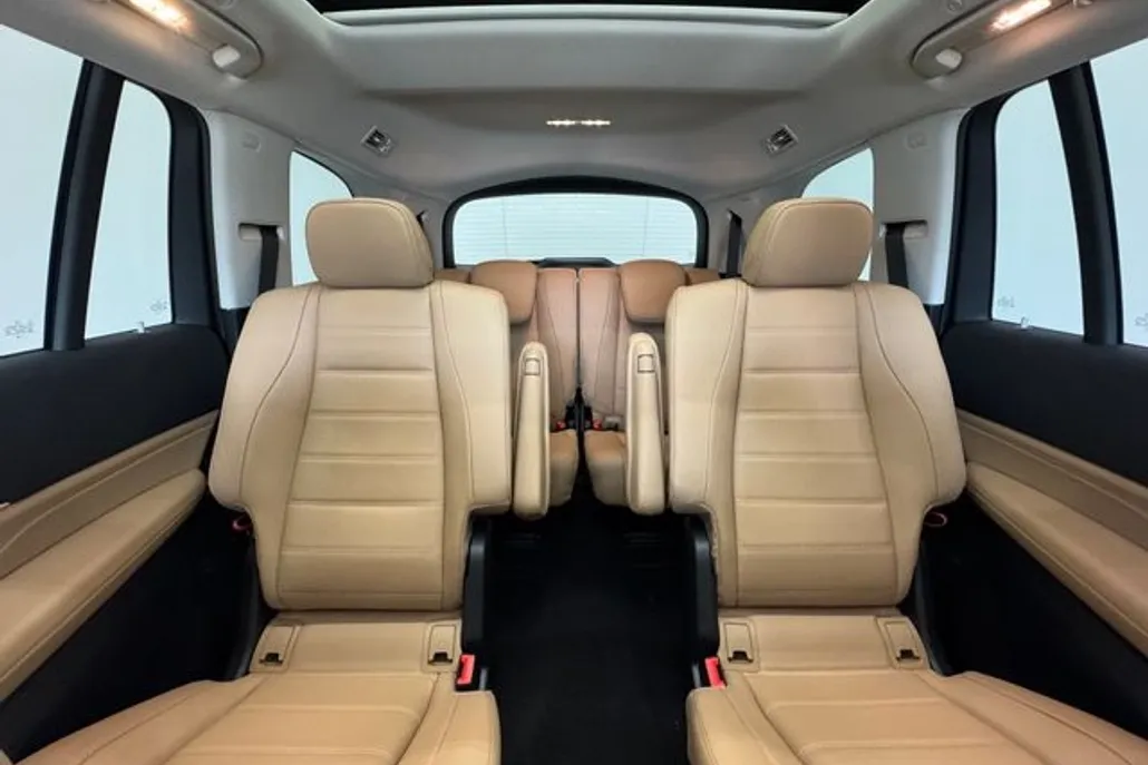 2025 Mercedes Benz GLS 450 4MATIC photo 1