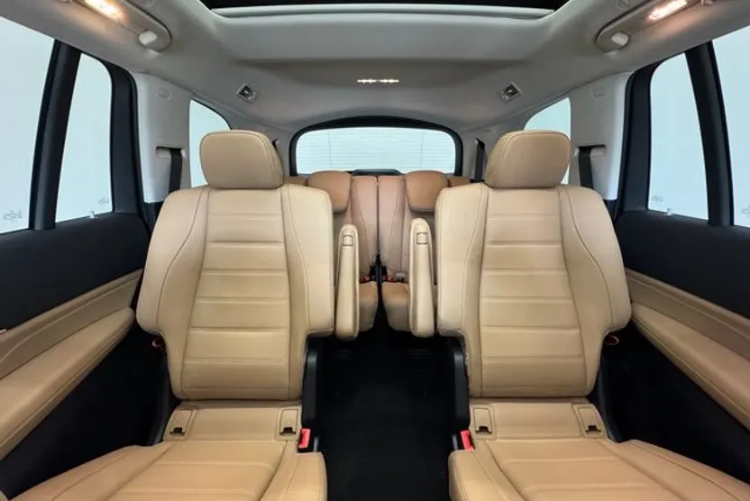 2025 Mercedes Benz GLS 450 4MATIC photo 1