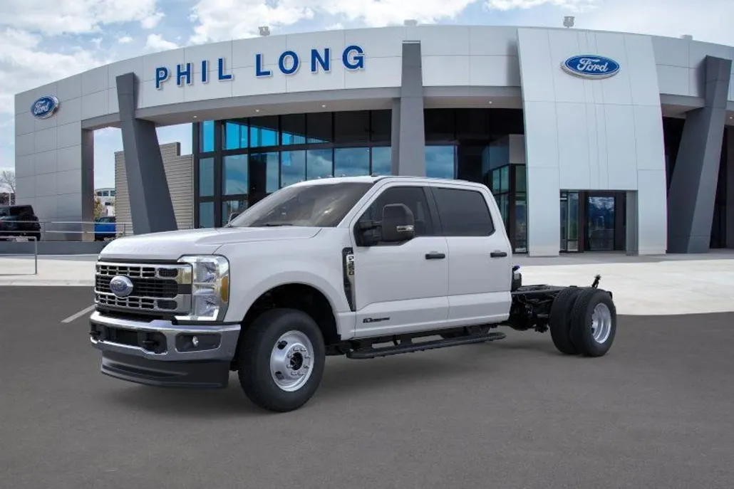 2025 Ford F-350 photo 1