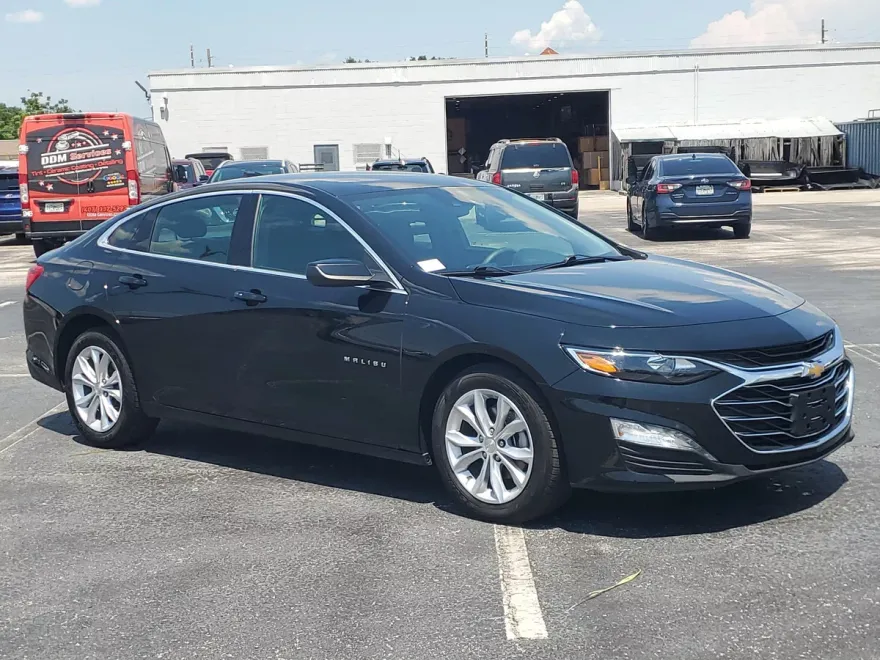 2024 Chevrolet Malibu 1LT photo 1
