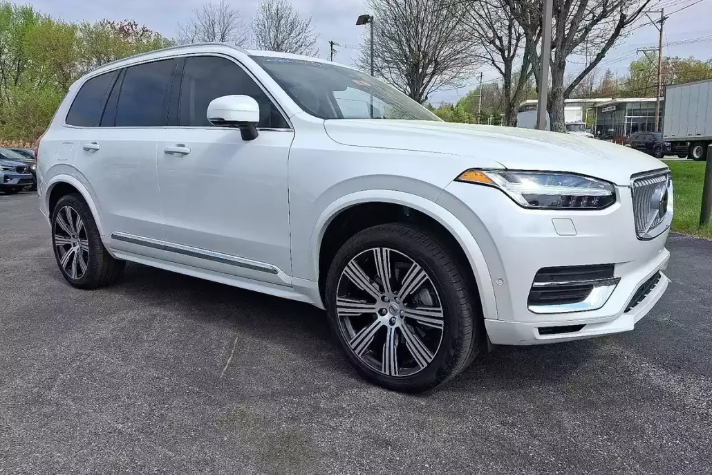 2023 Volvo XC90 AWD Ultimate photo 1