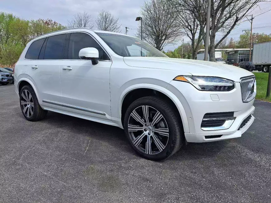 2023 Volvo XC90 AWD Ultimate photo 1