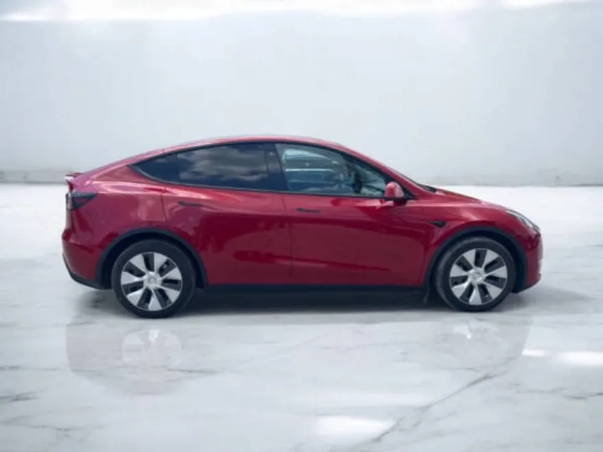 2022 Tesla Model Y Long Range photo 1