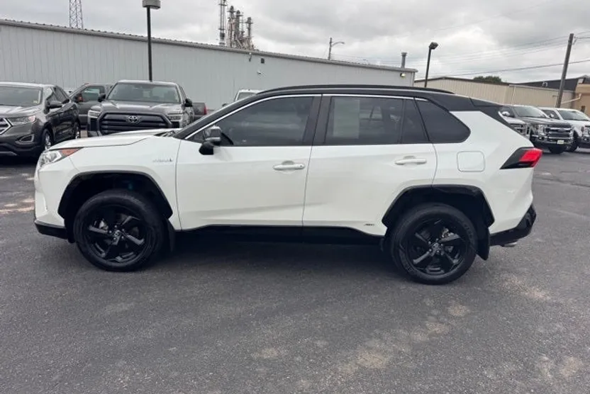 2020 Toyota RAV4 Hybrid XSE photo 1