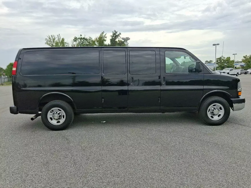 2014 Chevrolet Express Passenger LT photo 1
