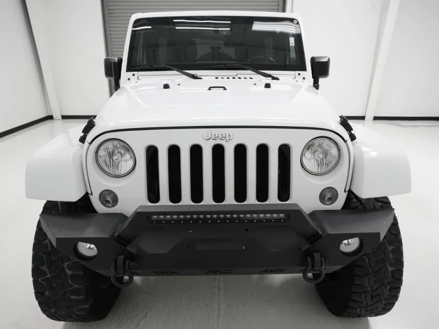 2014 Jeep Wrangler Unlimited Sahara photo 1