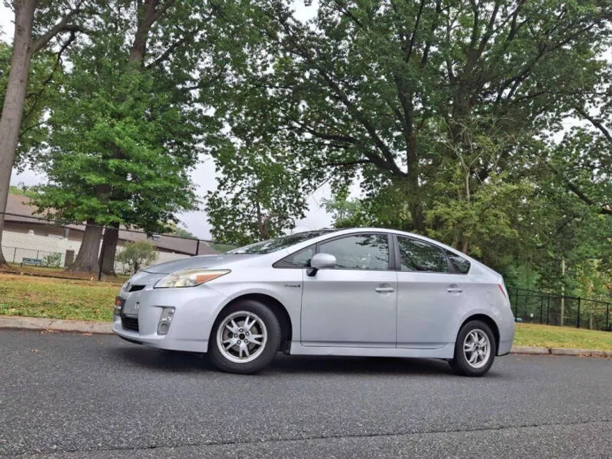 2010 Toyota Prius Two photo 1