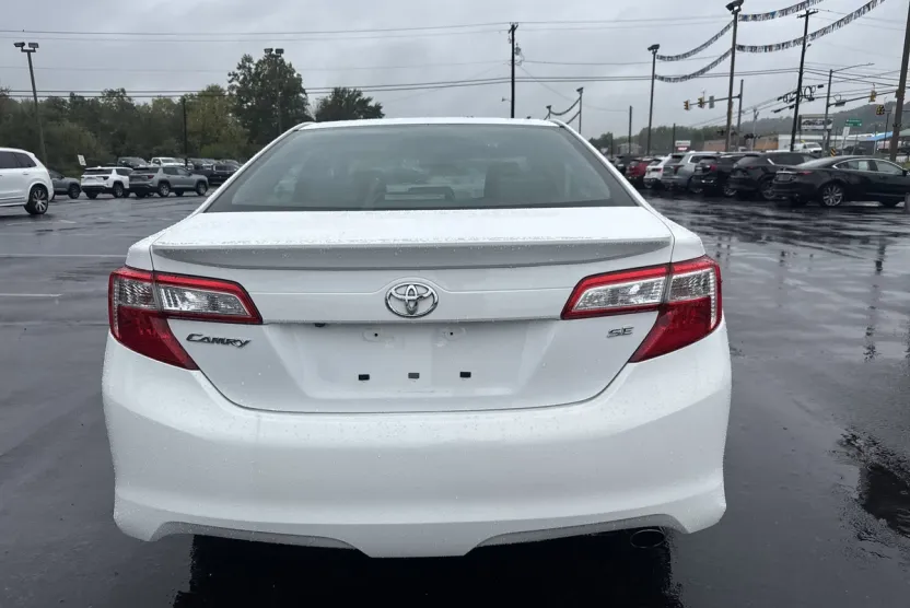 2014 Toyota Camry SE photo 1