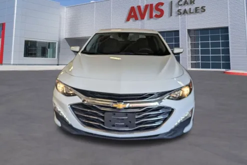 2023 Chevrolet Malibu 1LT photo 2