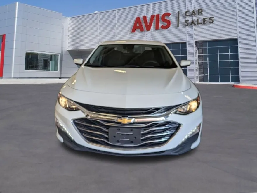 2023 Chevrolet Malibu 1LT photo 2