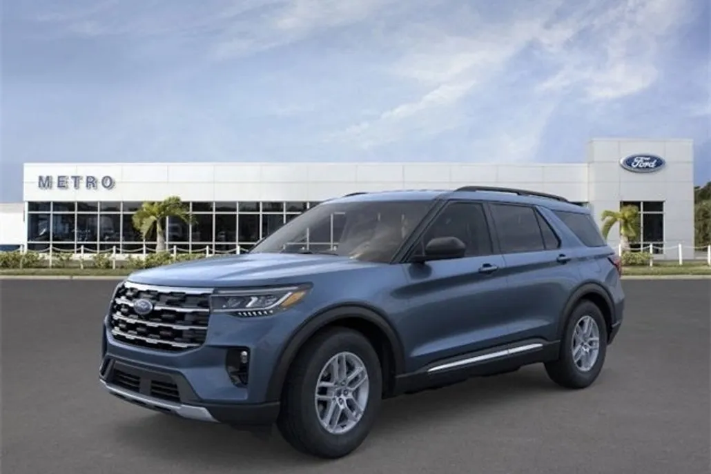 2025 Ford Explorer photo 1