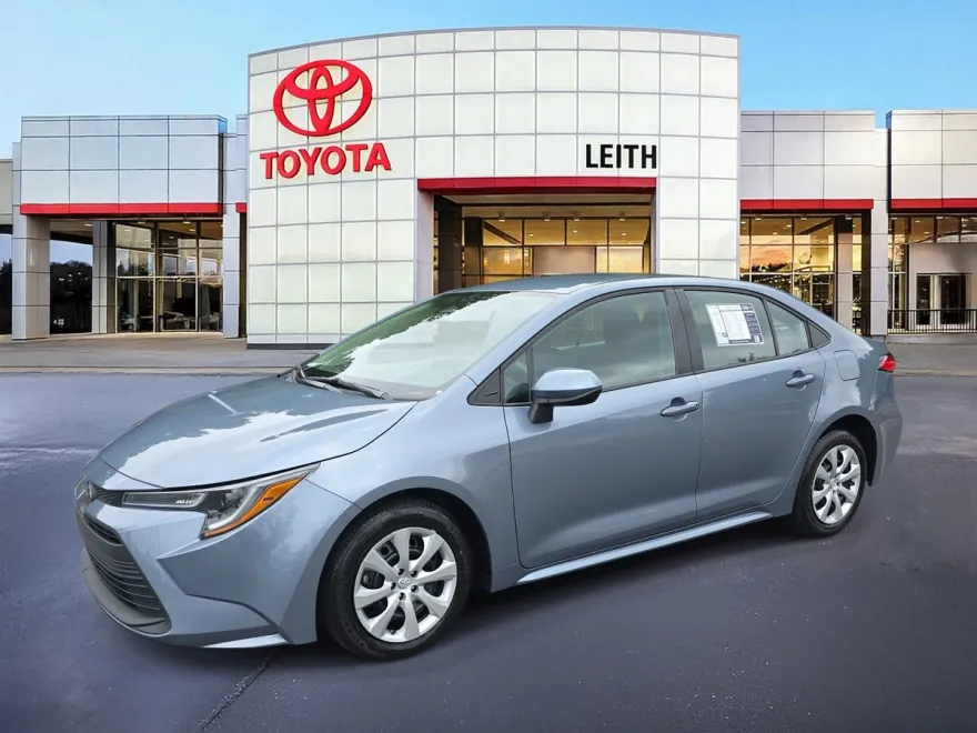 2023 Toyota Corolla LE photo 1
