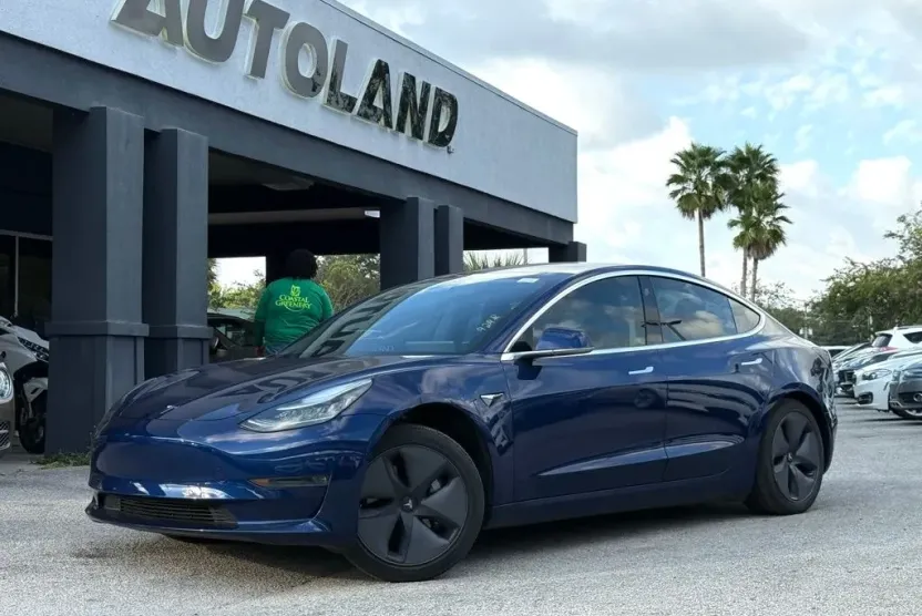 2020 Tesla Model 3 Long Range photo 1