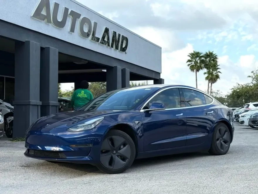 2020 Tesla Model 3 Long Range photo 1
