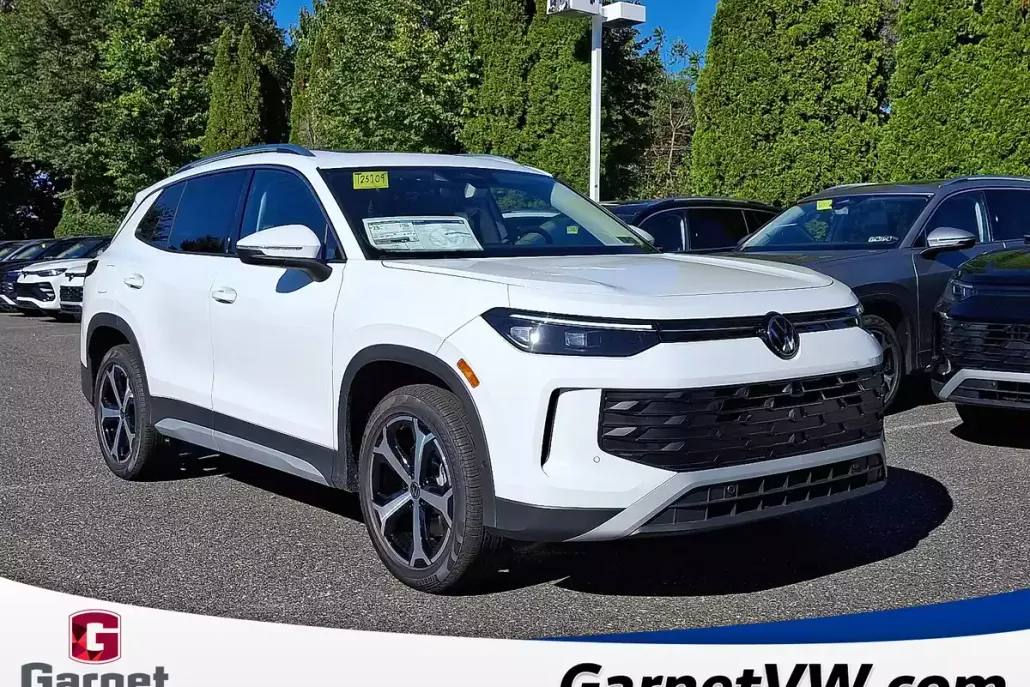 2025 Volkswagen Tiguan SE photo 1