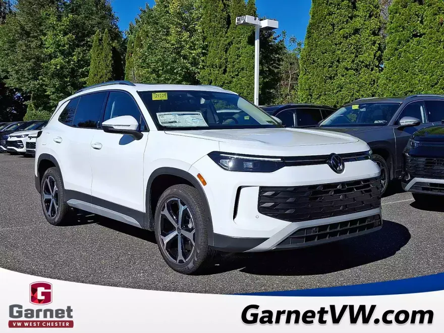 2025 Volkswagen Tiguan SE photo 1