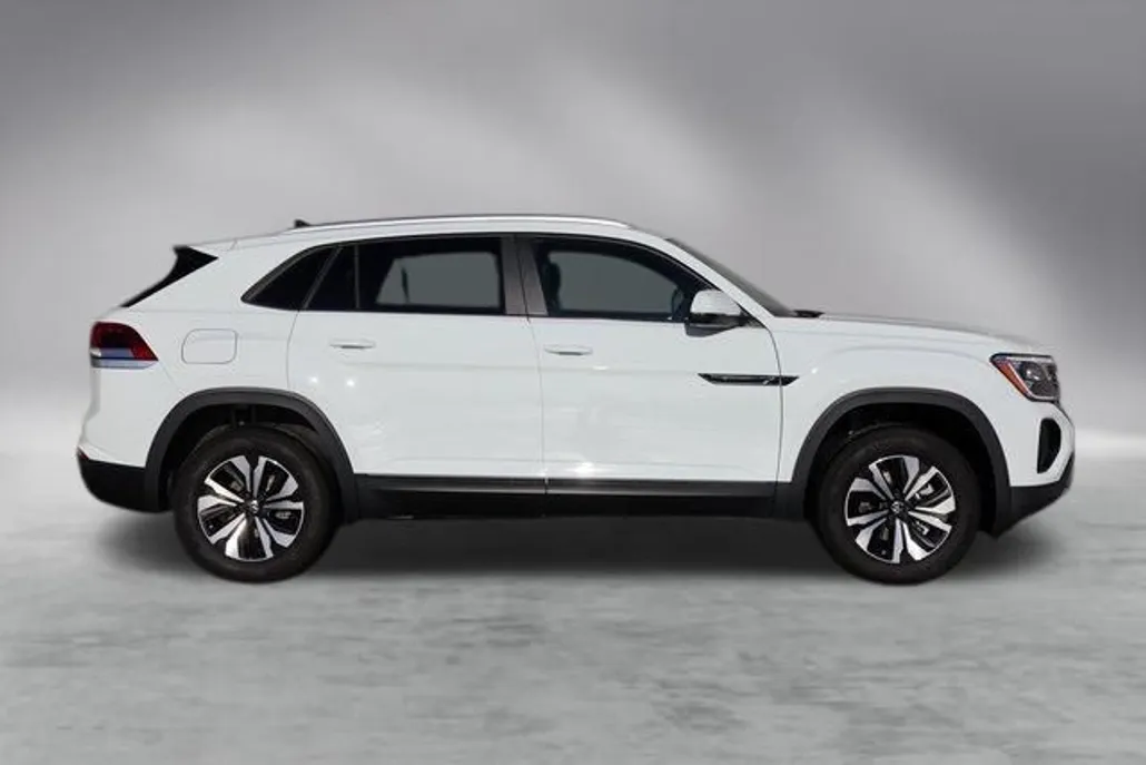 2025 Volkswagen Atlas Cross Sport SE photo 1
