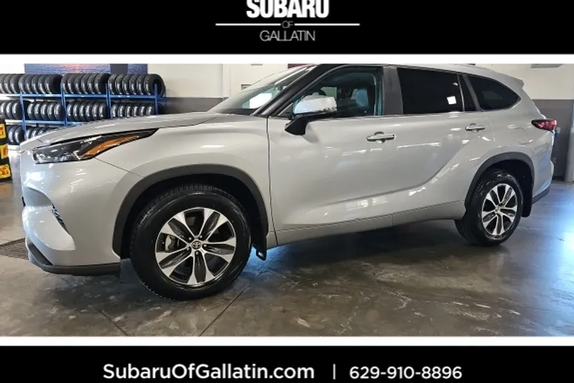 2023 Toyota Highlander L photo 1