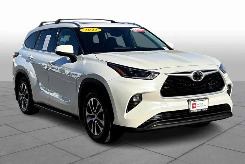 2021 Toyota Highlander XLE photo 1