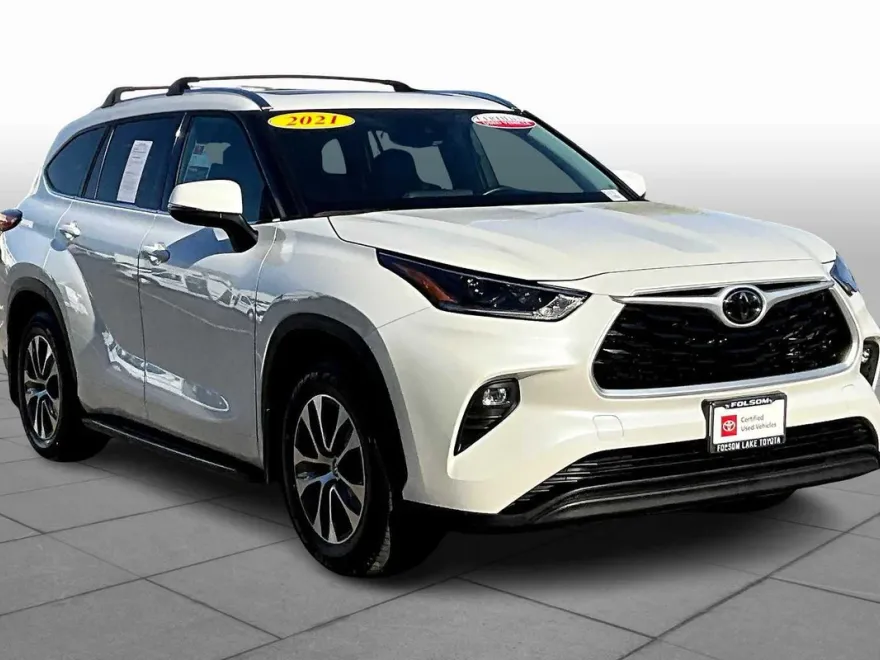 2021 Toyota Highlander XLE photo 1