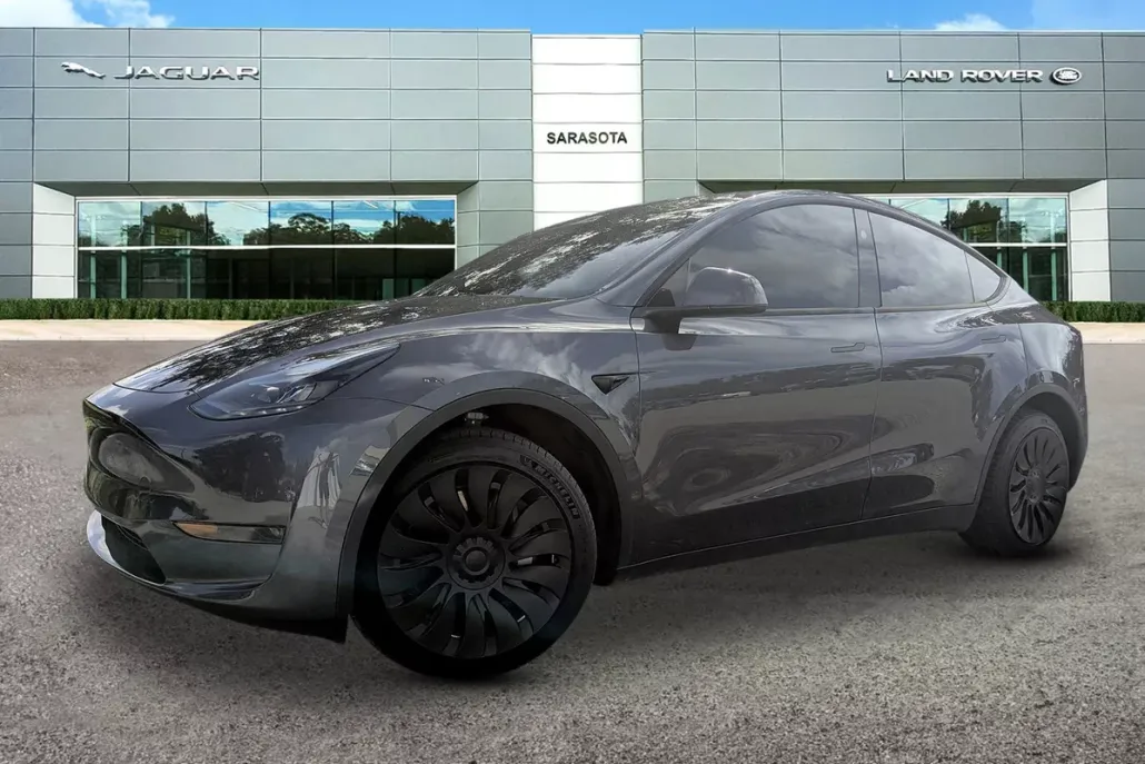 2023 Tesla Model Y Long Range photo 1