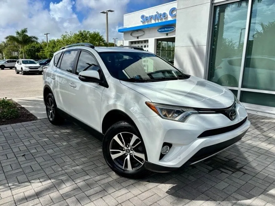 2018 Toyota RAV4 XLE photo 1