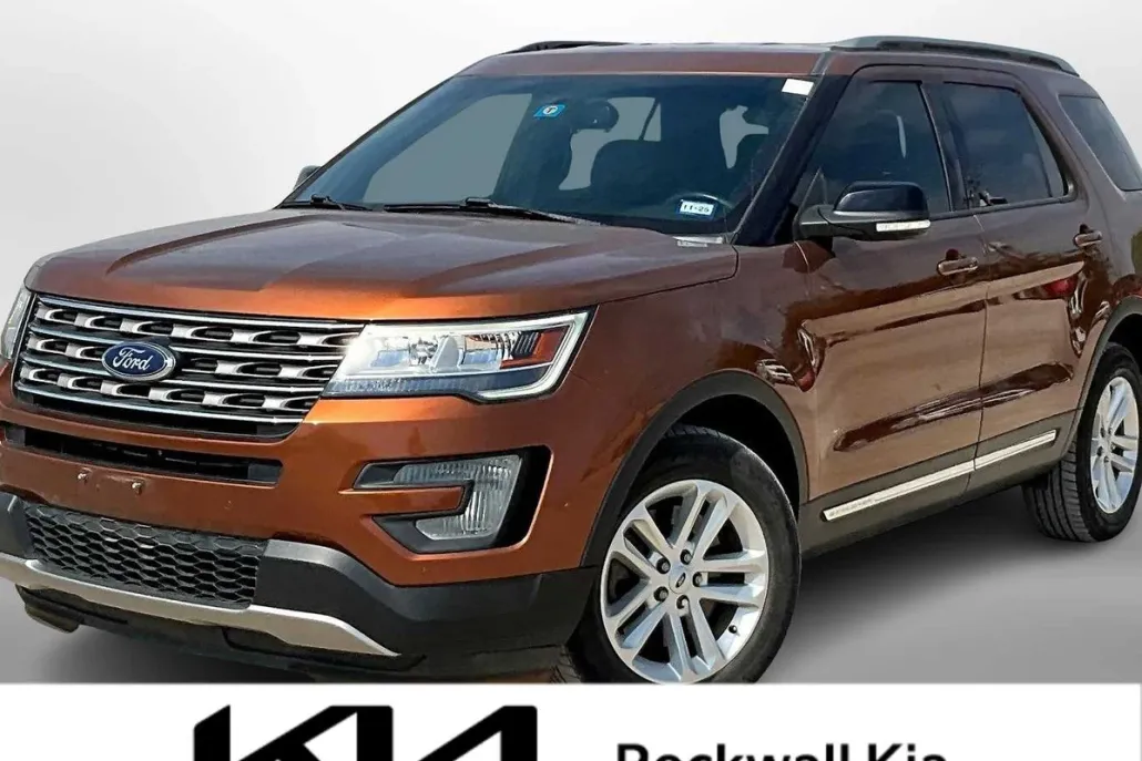 2017 Ford Explorer XLT photo 1