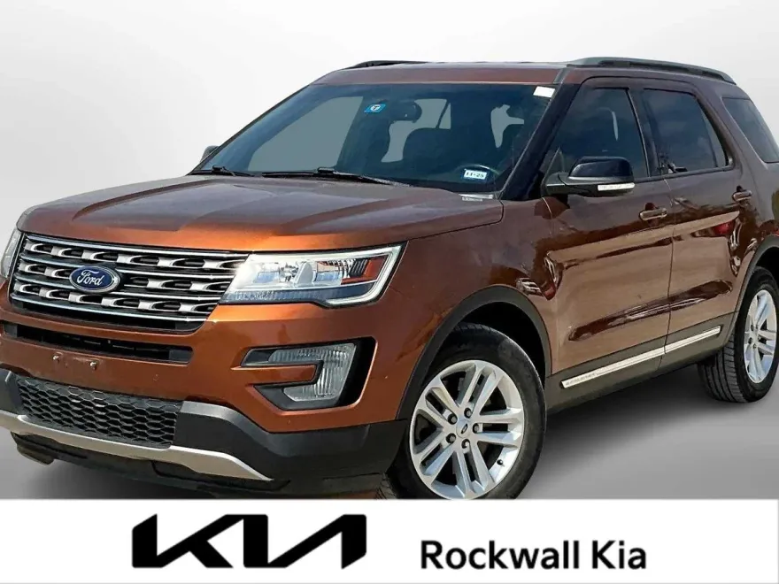 2017 Ford Explorer XLT photo 1