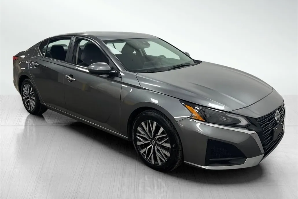 2023 Nissan Altima 2.5 SV photo 1