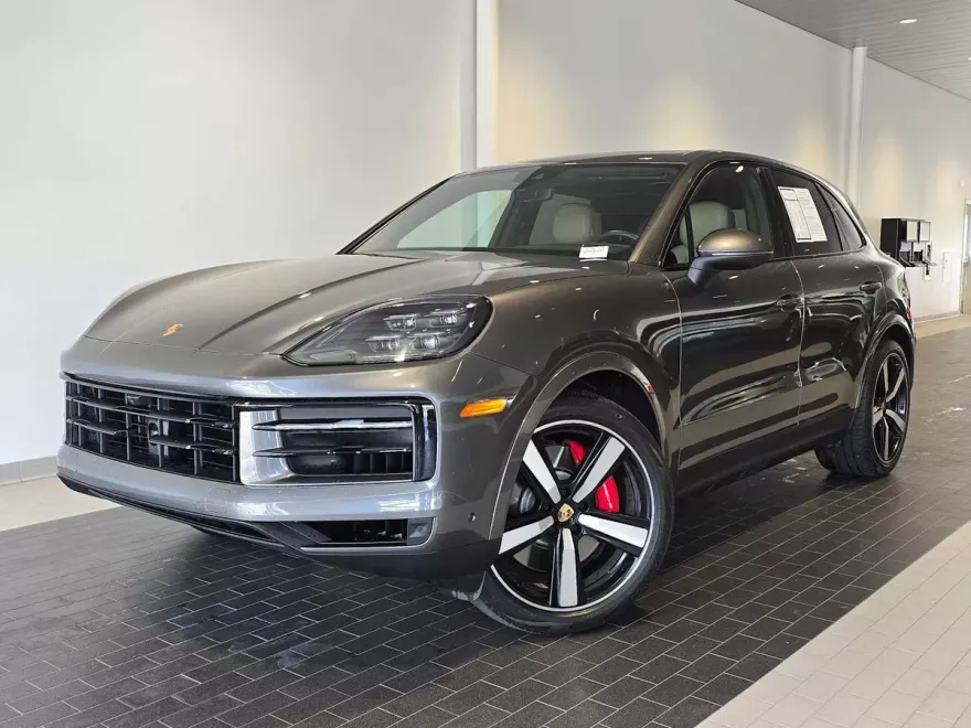 2024 Porsche Cayenne S photo 1