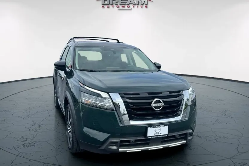2023 Nissan Pathfinder Platinum photo 1