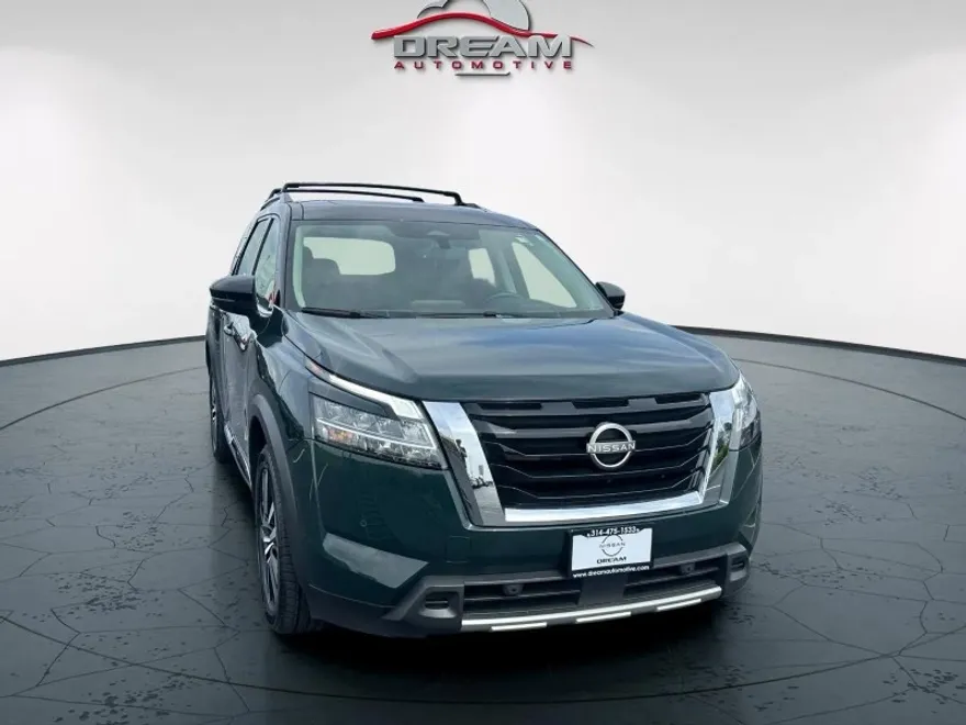2023 Nissan Pathfinder Platinum photo 1