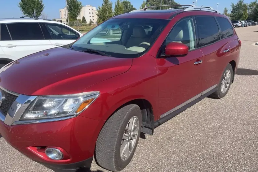 2014 Nissan Pathfinder SL photo 1