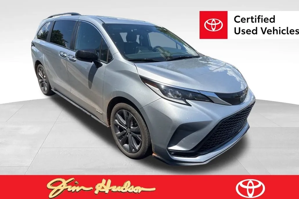 2021 Toyota Sienna XSE photo 1