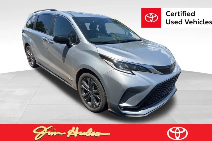 2021 Toyota Sienna XSE photo 1