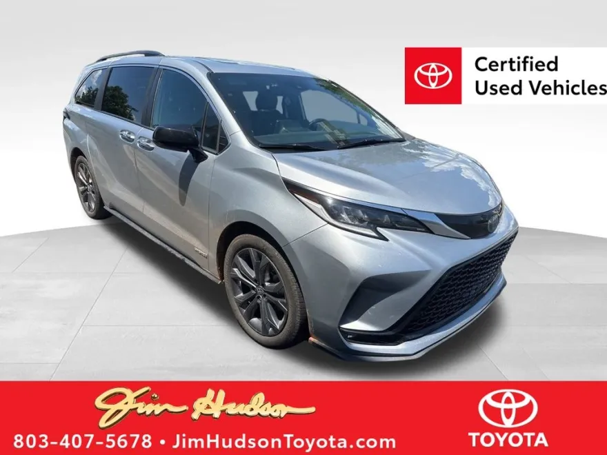 2021 Toyota Sienna XSE photo 1