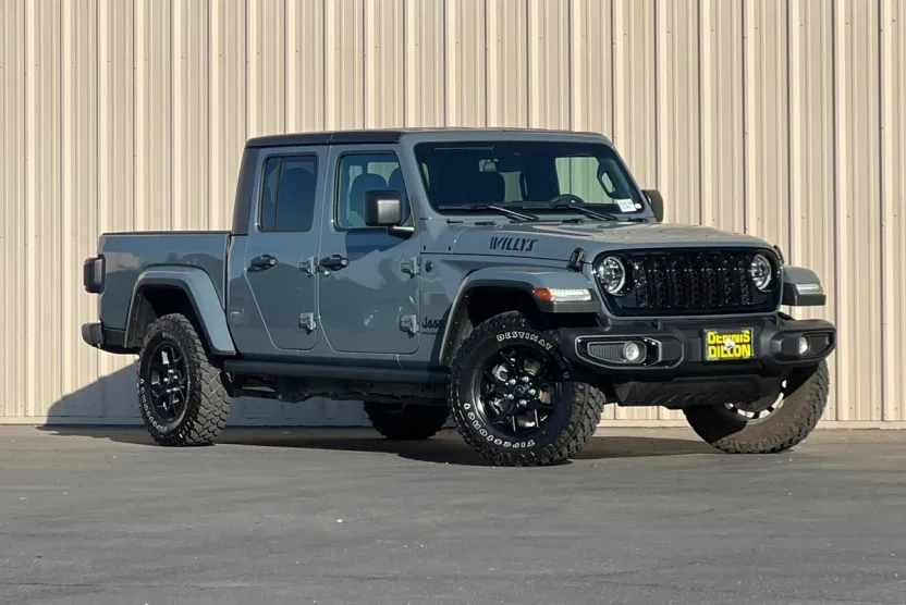 2024 Jeep Gladiator Willys photo 1