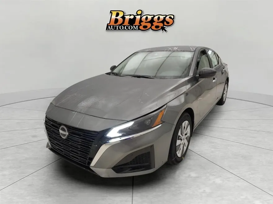 2025 Nissan Altima S photo 1