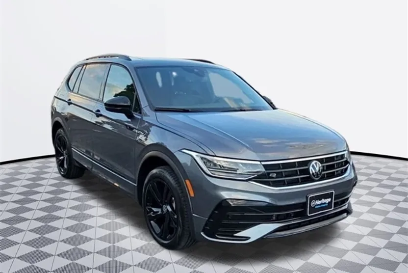 2024 Volkswagen Tiguan SE R-Line Black photo 1