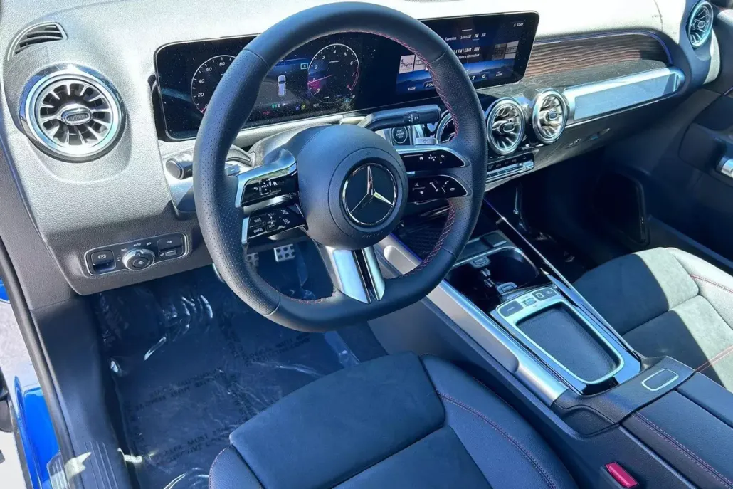 2025 Mercedes Benz GLB 250 4MATIC photo 1