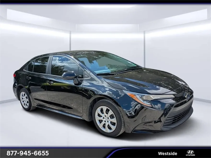 2024 Toyota Corolla LE photo 1