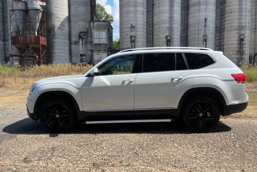 2019 Volkswagen Atlas SEL Premium photo 1