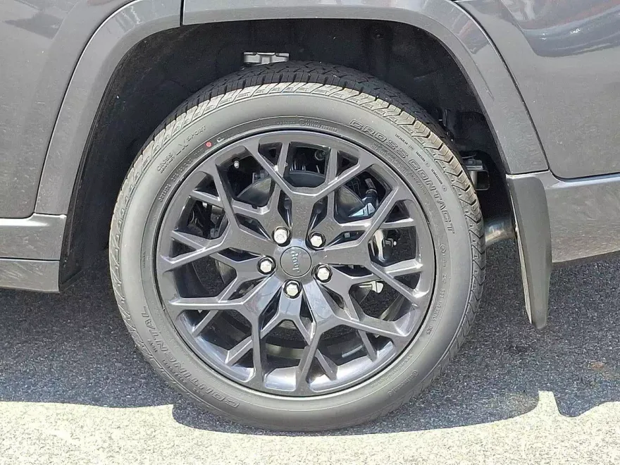 2025 Jeep Grand Cherokee L Summit photo 1