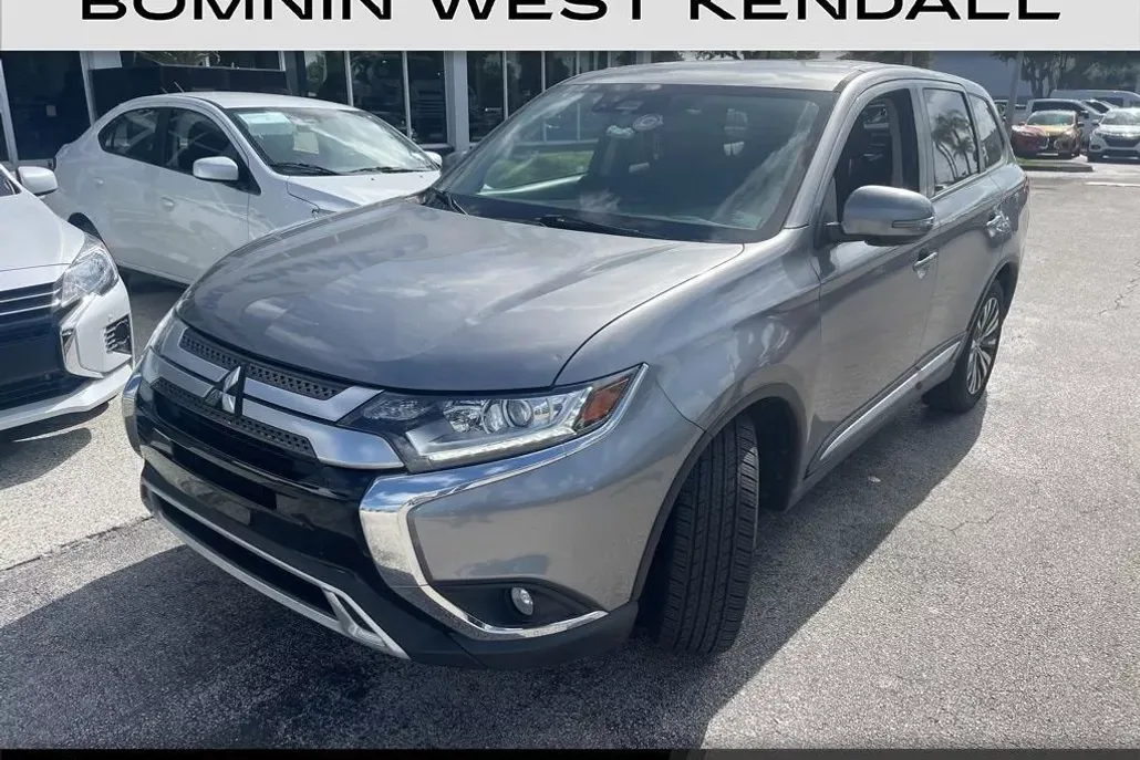2020 Mitsubishi Outlander SE photo 1