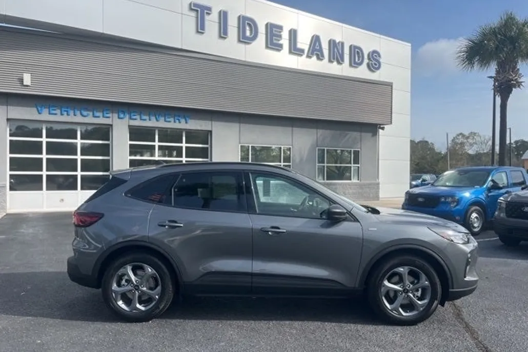 2025 Ford Escape ST-Line photo 1